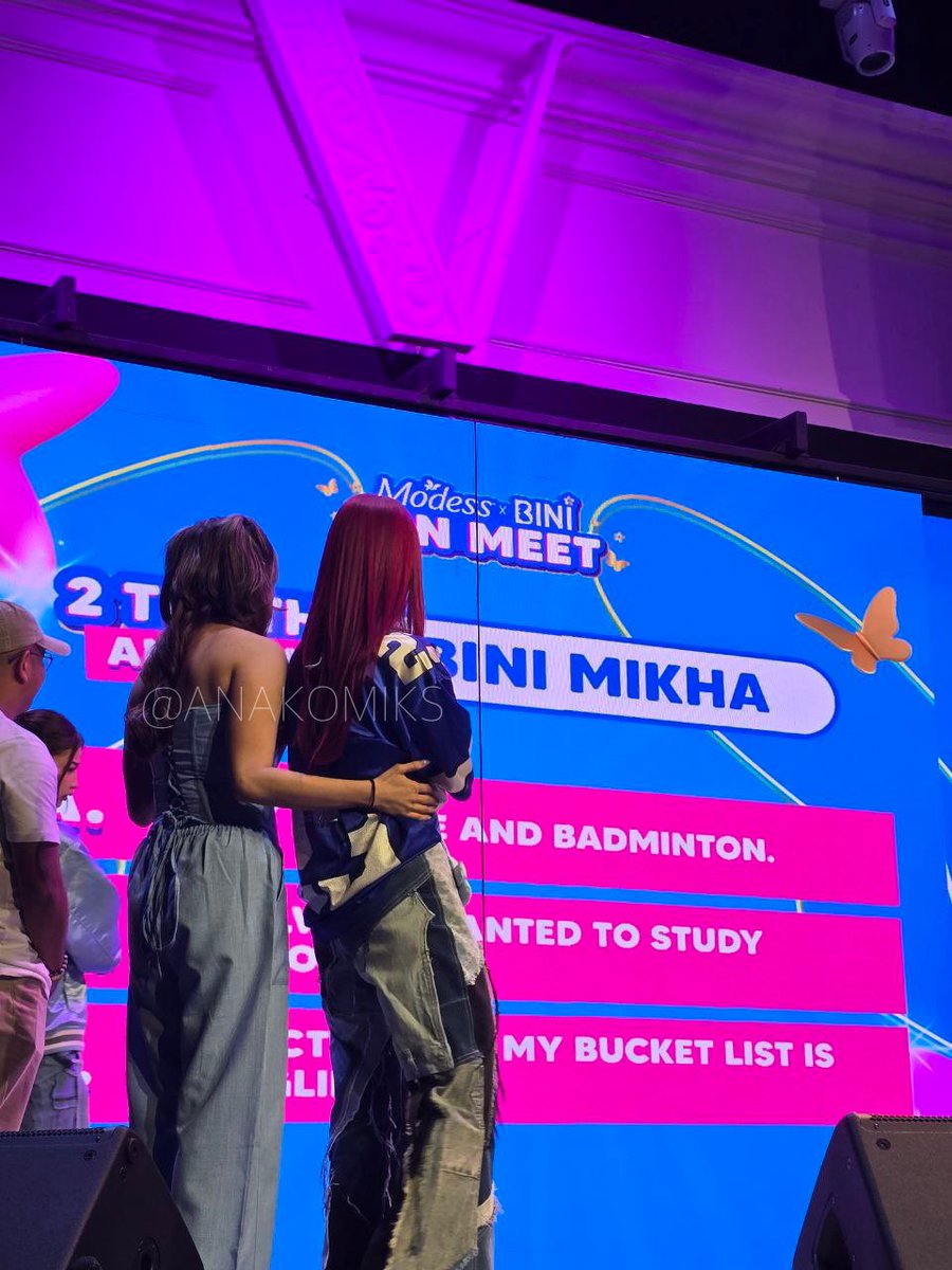 anakomikhs's tweet photo. Alam nyo for a second, i thought MEKAYA βto. Huhuhuhhahahaha malala na ang mata ko. Anyway, it was Mikha and the host.
#bini
#ModessBINI
#ModessXBINI
#MikhAiah https://t.co/dKo5UDOTUg
