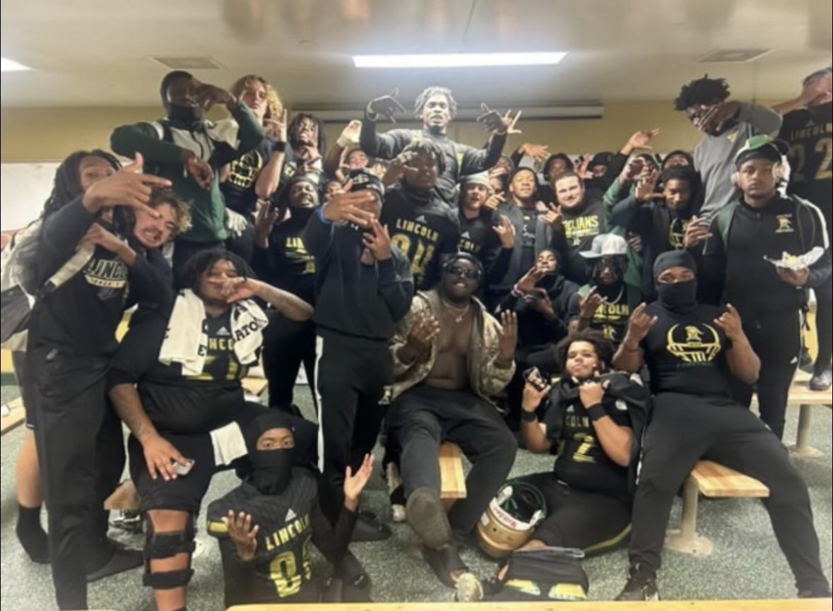 The ending of one of the hardest weeks of my life ! Thankful for everyone that had my back all week  !! Now back to the lab to get ready for Round 3 !!!! #BeatTheIsland #WAS