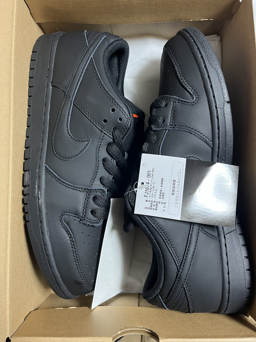 tonkatuduki's tweet photo. 今日スニ👟
Nike SB Dunk Low Pro ISO "Triple Black"

INSTANT &amp;FTC
2枚抜き🎉実物最高😃
ありがとうございます🙇‍♂️

この年になって最近禁煙🚭をはじめました😀

･禁煙時間：8日19:17:58
･禁煙できた本数：352本
･節約できた金額：10,208円
･延びた寿命：1日8���間16分
#禁煙ウォッチ https://t.co/4wf1KHyuPl