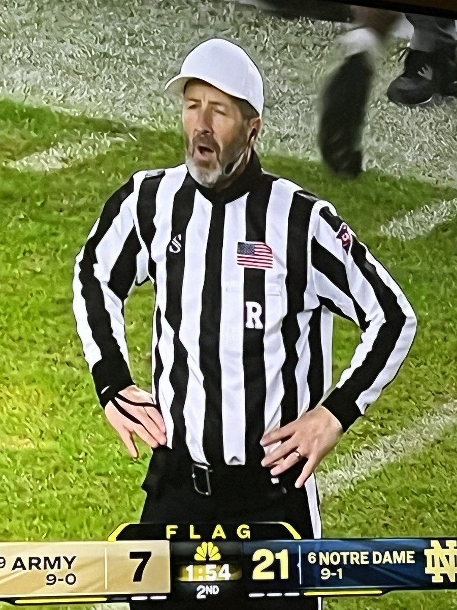 BoDunphy's tweet image. R refs allowed 2 have beards? @RefObserver17 #ndfb