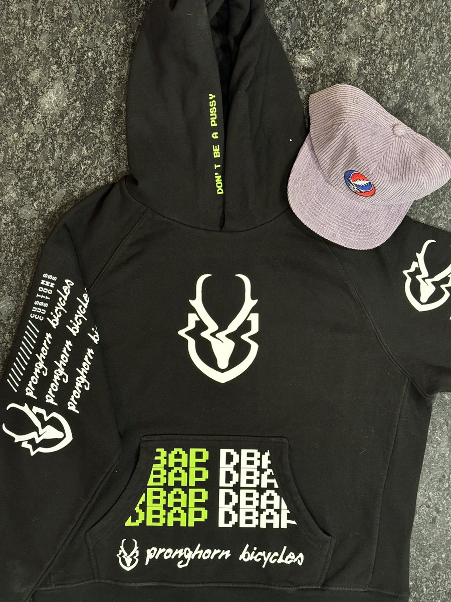 idgaffoods's tweet image. idgaffoods x Pronghorn Bicycles collab hoodie is 🔥🔥 #idgaffoods #DBAP