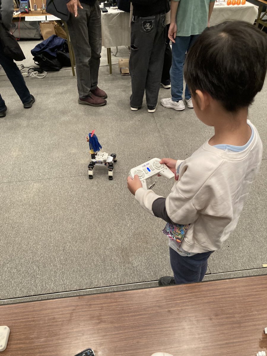 pokipoki121's tweet photo. お子さんに操縦してもらいました
#ピピ美ロボ #OMMF 
#OMMF2024 https://t.co/ebyPuyDZzv
