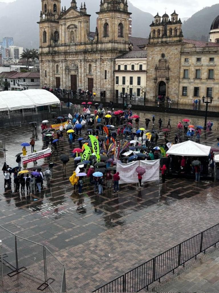 Mechitascasmont's tweet photo. @DiegoASantos 21N Conmemoración Estallido Social
Y qué pasó aquí? Será que todos los integrantes de la #1aLinea están #Encarcelados excepto el #Cabecilla @GustavoBolivar? Ya puede decir @petrogustavo "🎶Oye Soledad no me extraña tu presencia...🎶". https://t.co/EZE9ewf7KJ