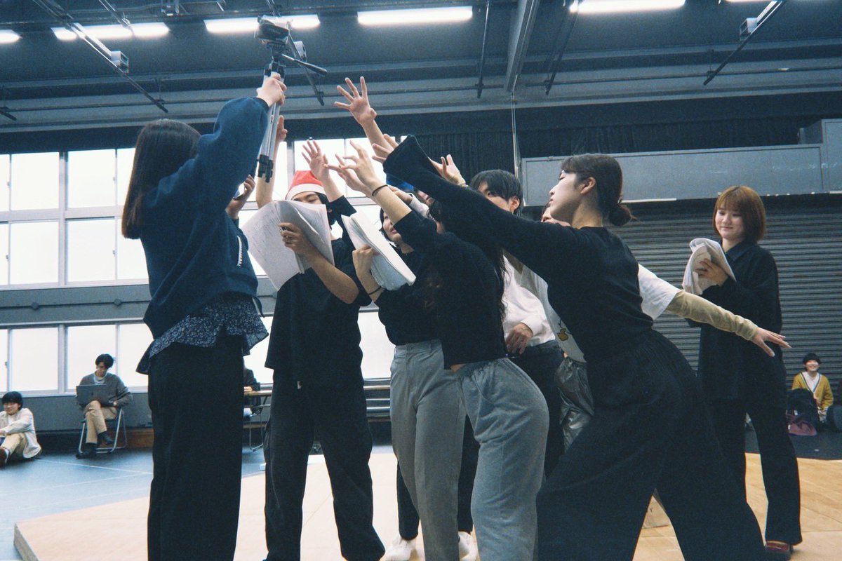 ╔═══════════╗
　稽古、順調に進んでます❗️
╚═══════════╝ 　劇場での情熱的な瞬間をお届けする準備が整ってきました♠️ 　チケットはお早めに❗️