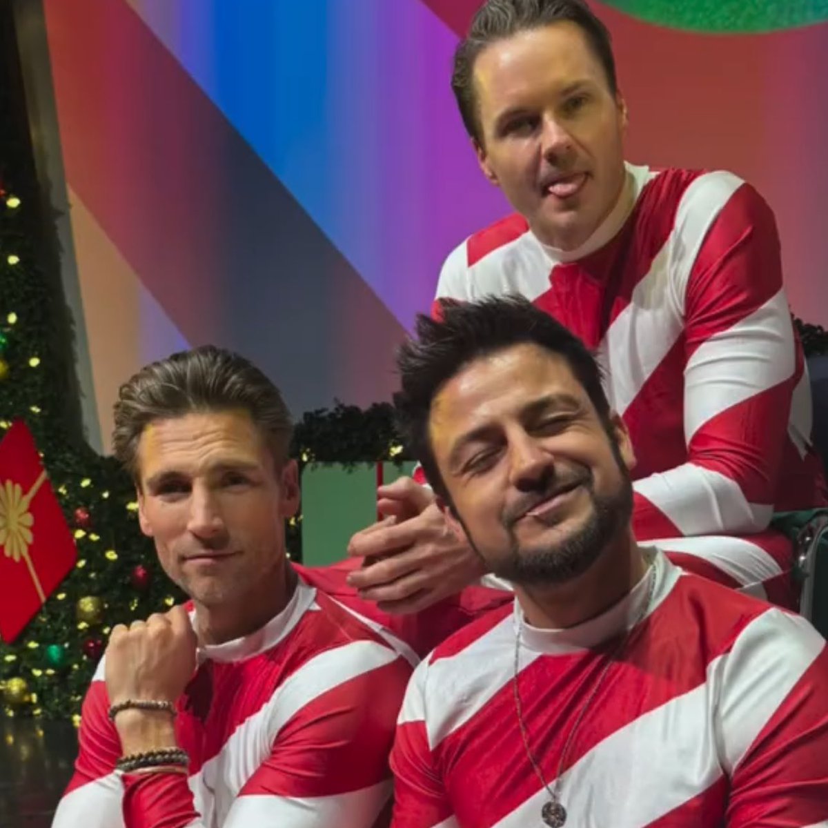 ❤️🤍 
#TeamStripedSpandexElf
#3WiserMen
<a href="/tyler_hynes/">Tyler Hynes</a>
#tylerhynes
#hynies
<a href="/awalk35/">Andrew walker</a>
<a href="/thepaulcampbell/">Paul Campbell Blue Checkmark</a>
<a href="/kimberleysustad/">kimberley Sustad</a>
<a href="/hallmarkchannel/">Hallmark Channel</a> 
#CountdownToChristmas