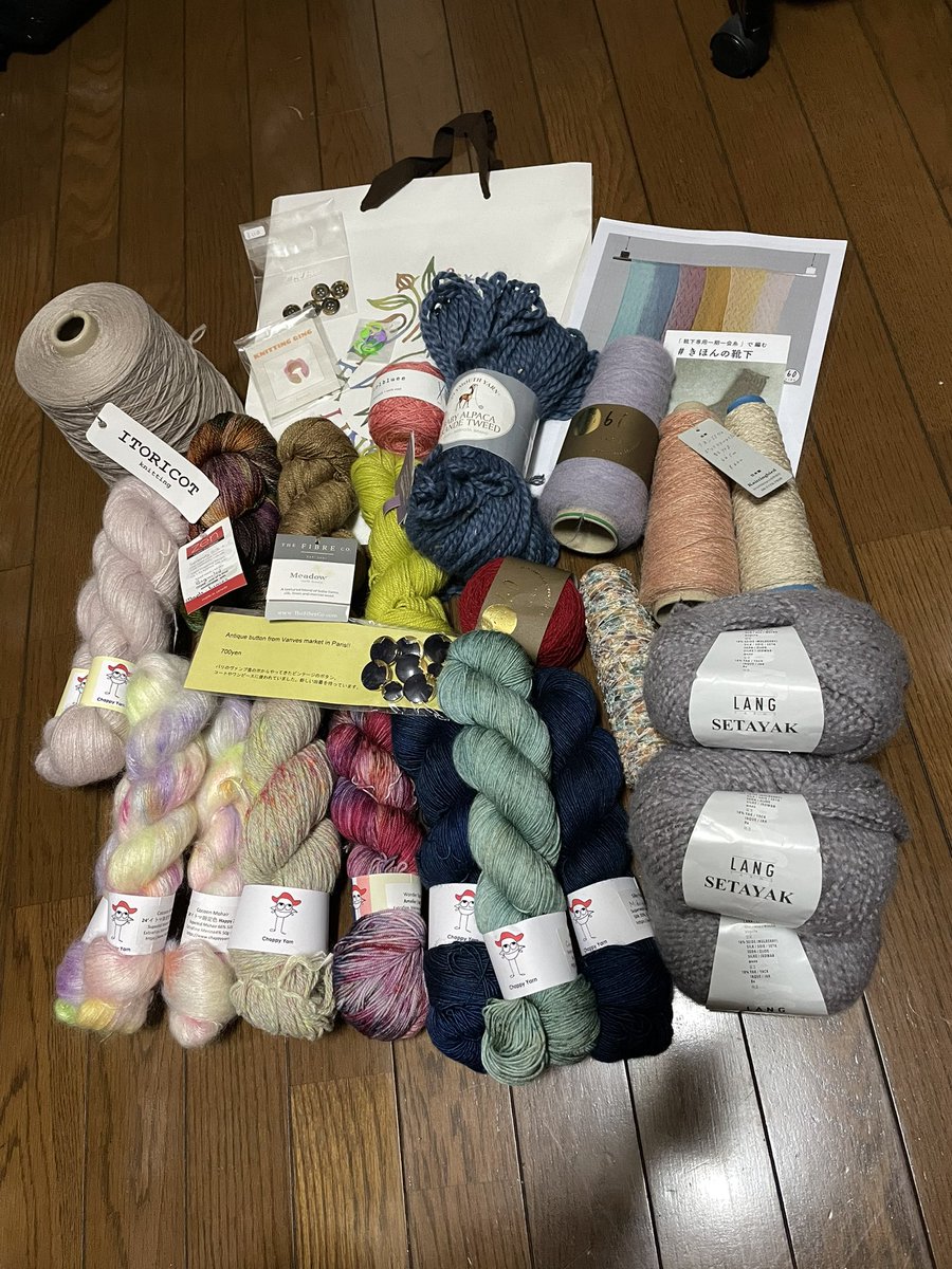 backchudoara's tweet photo. 東京ヤーンクロール。11/9〜11/24の期間に毛糸屋さんを巡るイベント。ポップアップなどもあり、頑張って何店舗か回りました！しかし11月の散財具合よ！
#tokyoyarncrawl #moorit #avril #itoricot #knittingbird #puppy #sawadaitto #chappyyarn #ろくまる https://t.co/EaLVgfm8A6