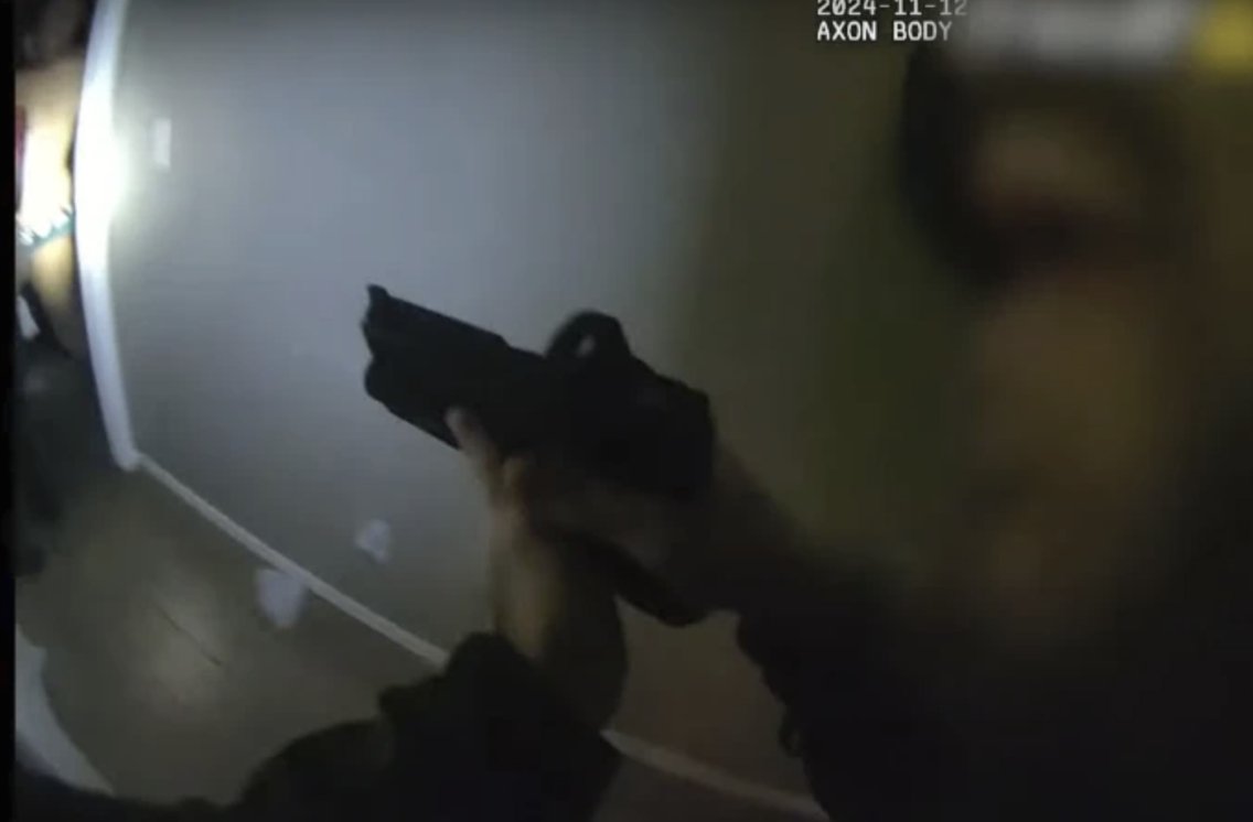 ArtCandee's tweet photo. A homeowner in Las Vegas, Brandon Durham, called for police help during a home invasion as he was hiding with his 15 year-old daughter...

But the police shot and killed him instead of the person who broke into his home. 

Maddening.

Worse yet that Donald would give the cop "total immunity."