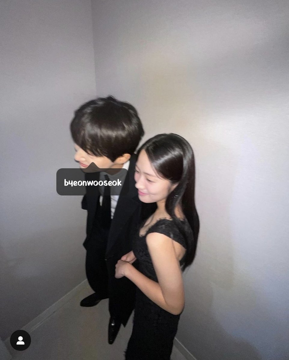 kiyowooseok's tweet photo. one year since this photo of wooseok and hyeyoon happened ✨️ https://t.co/0yu14JjfE4