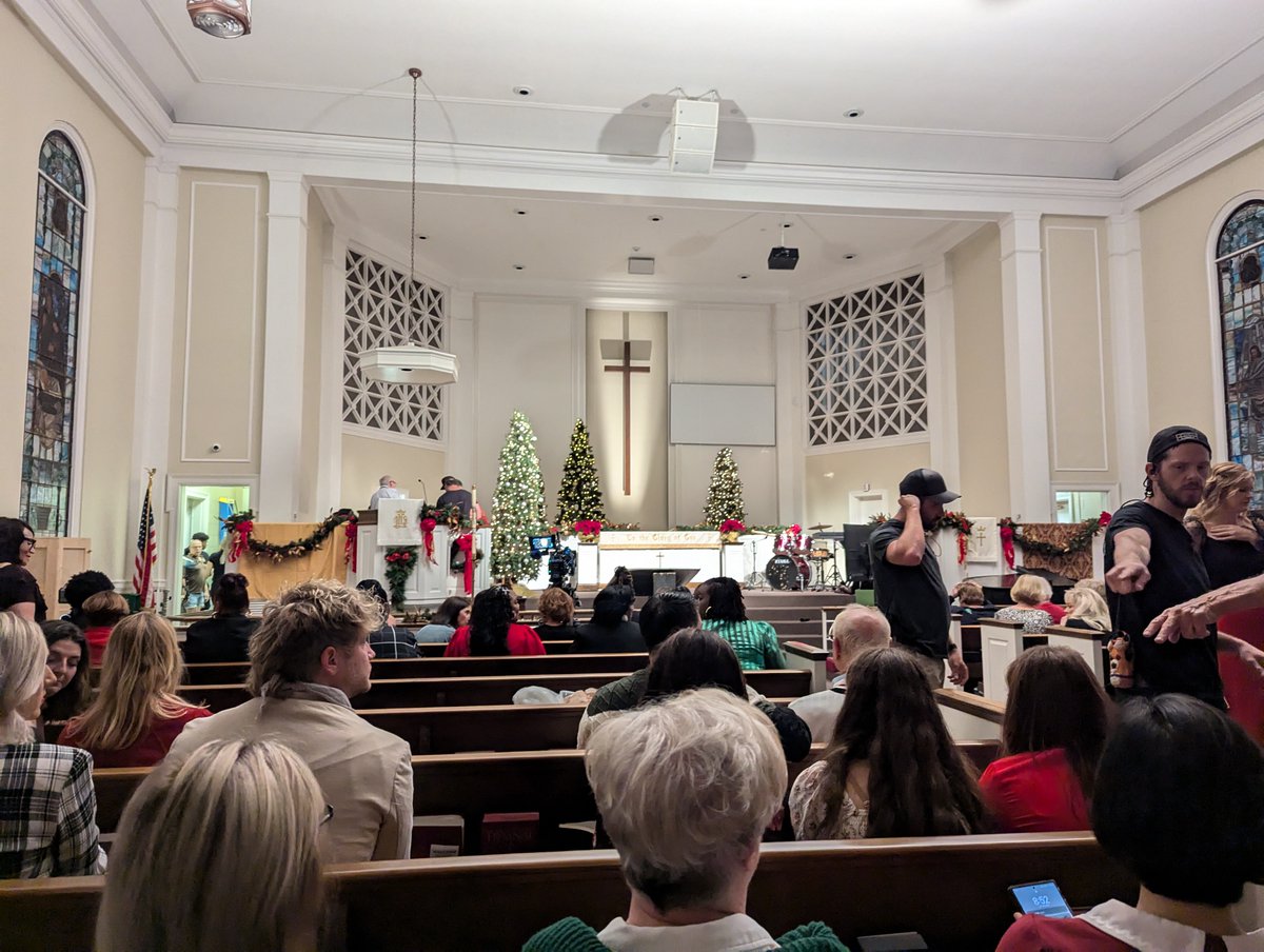 bonoisagod's tweet image. The Church! I know it well!
#backgroundactor
#ALittleWomensChristmas #ALWC @GAfamilyTV @OverholtLori
@TrevDon @jen_lilley @JillianMurray @LauraOsnes @MsGladysKnight @brandonredcup @brbird