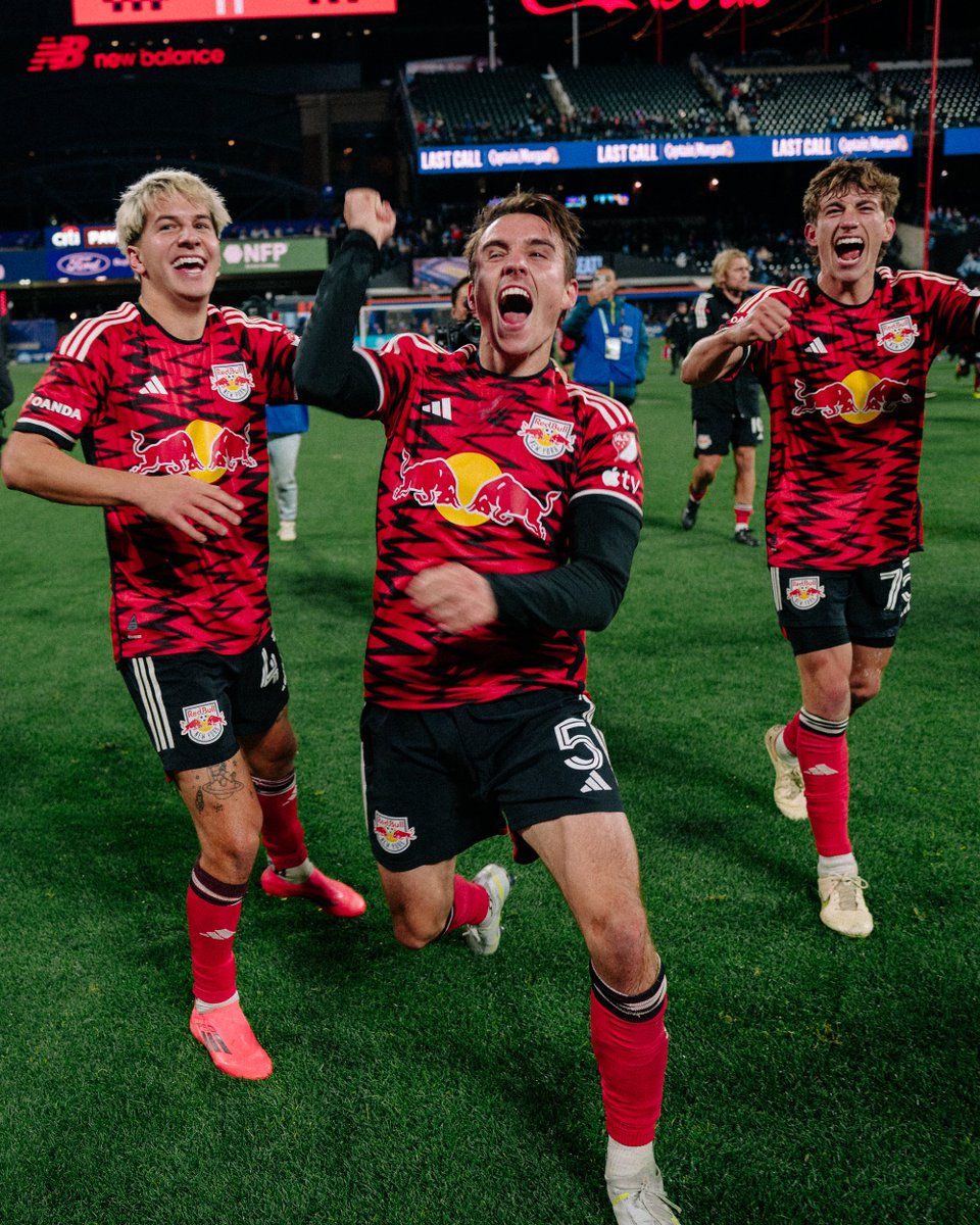 MLS's tweet image. When you realize New York is red. 🥳🔴