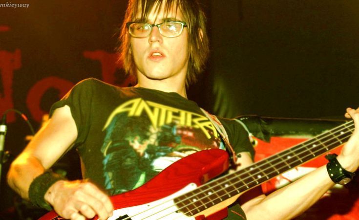 Hourly MCR (ia) (@hourlymychem) on Twitter photo 