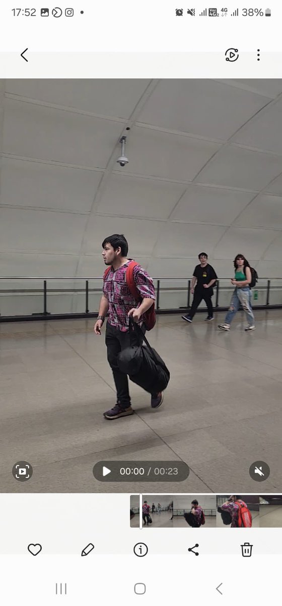 uwu_storecl's tweet photo. Este vienes 22  sufrí de una agresión física en una feria de emprendimento en metro Inés de Suárez, lamentablemente aún no damos con el agresor, cualquier información se agradece. #metro #metroinesdesuarez #metrodesantiago https://t.co/qhi0E4vv0v
