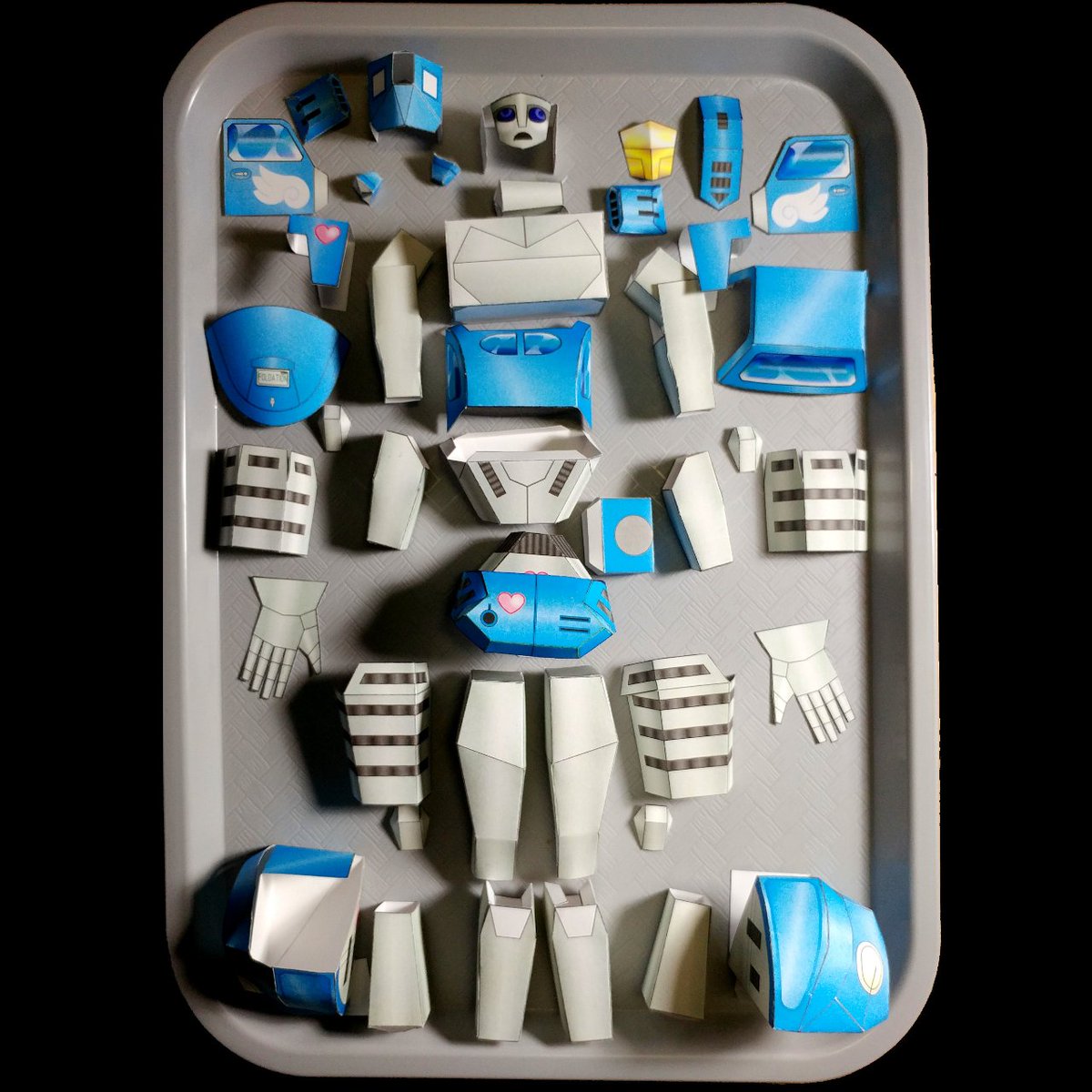 foldation's tweet photo. #AlienAutopsy on a #cybertronian https://t.co/g68eag3e1u