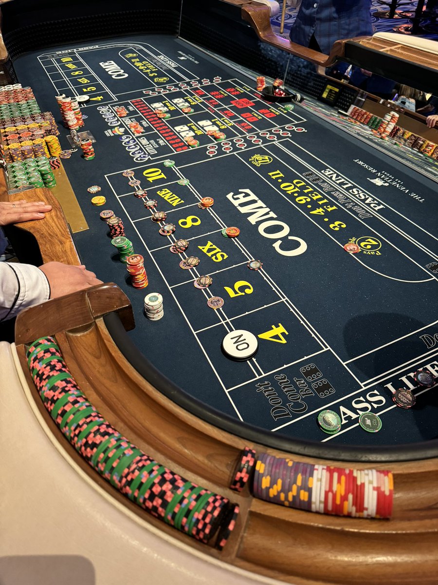 VegasDuffy's tweet image. Now that was a roll!! Crew dropped over $1200! #Craps #Vegas #TipYourDealers