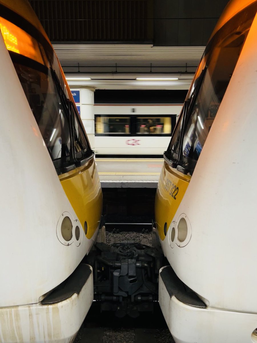 Classic Class 357 ‘Cab to Cab’ <a href="/c2c_Rail/">c2c Rail</a> symmetry, <a href="/networkrail/">Network Rail</a> Fenchurch Street Station, London.

Credit: Jason Carthy-Torbitt <a href="/ParallaxFluxTX/">Jason Carthy-Torbitt</a> 

#RailwaySymmetry #Symmetry #C2C #Class357 #CabToCab #NetworkRail #LondonFenchurchStreet