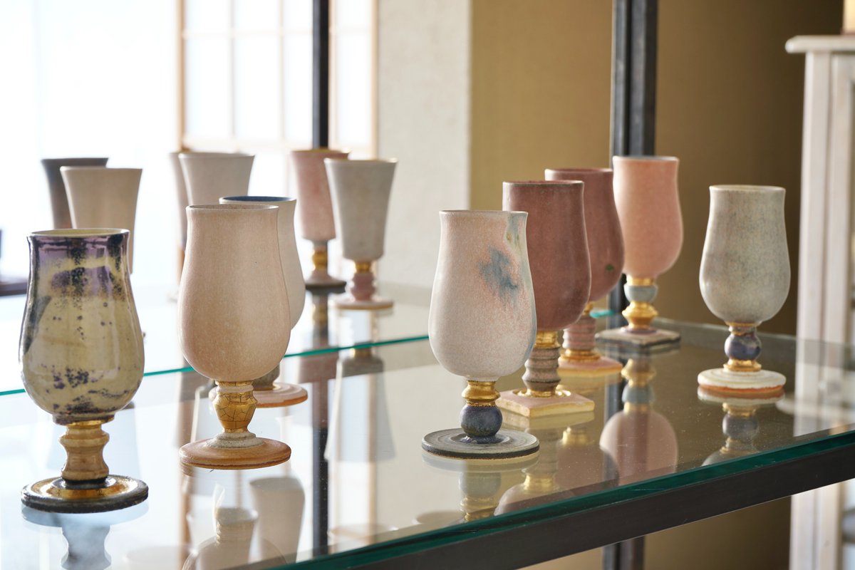 会期二日目。
本日は14時より2階カウンターにてSunday Sasaki Sake Salon開催です。
津田友子の器を用いての日本酒三種試飲会。
ご予約不要にて随時ご案内いたしますので、どなた様もお気軽にご参加くださいませ。
皆様のご来場を心よりお待ちしております。