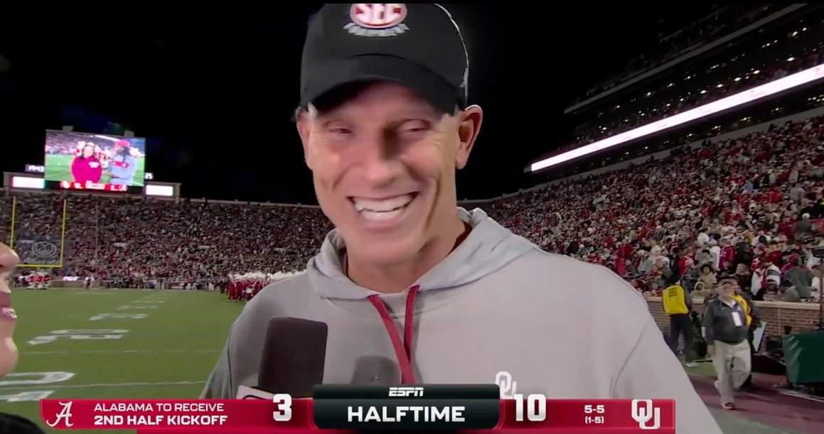 CFBONFOX's tweet photo. Oklahoma held Alabama to just 3 points in the first half 😳 https://t.co/ArSkwaYmIN