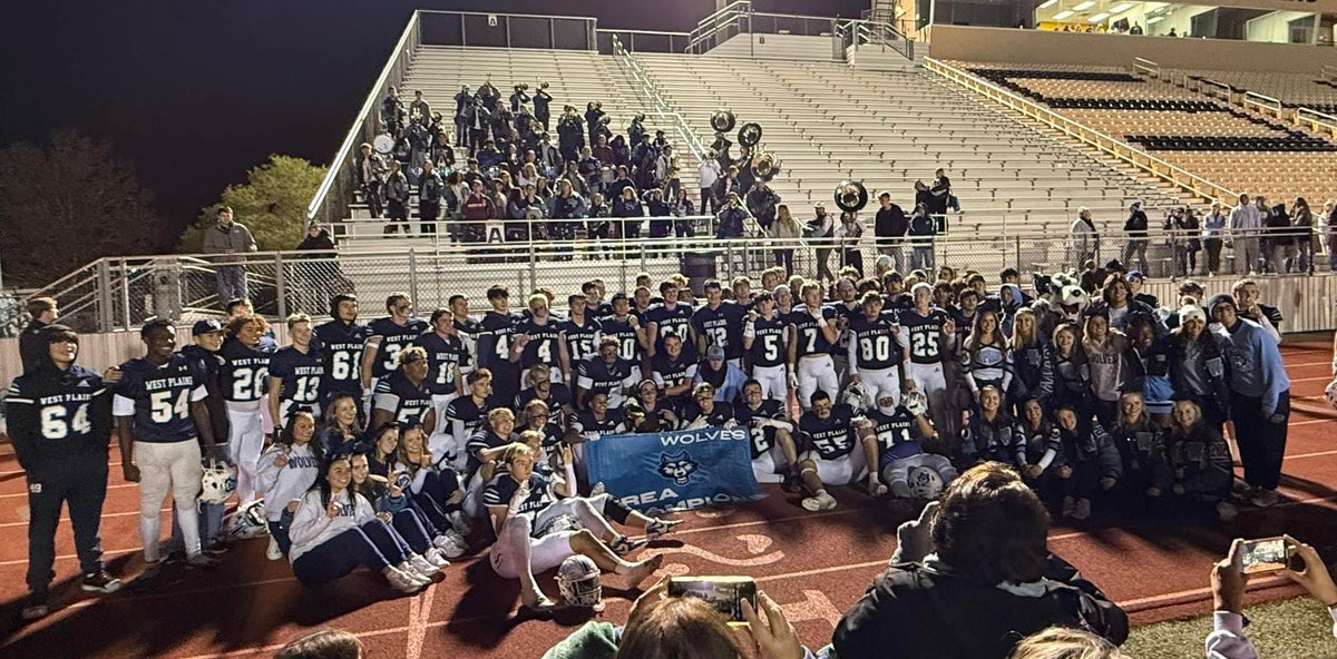 JLofton44's tweet photo. Proud of this group! Great win against a tough Brownwood team. It’s on to Thanksgiving week practices. No better time of the year. Very thankful to be a part of this process with these kids and coaches.  @WPlainsFB https://t.co/YENxZLxehm