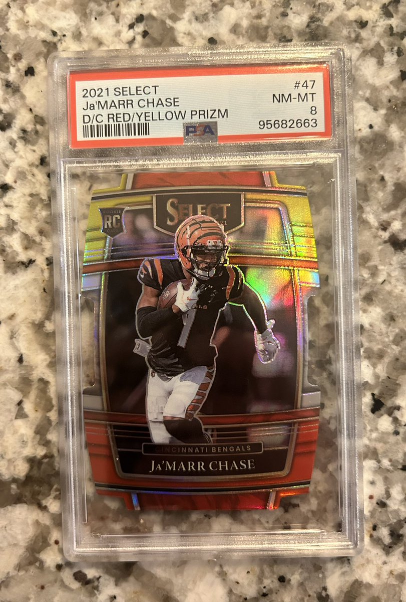 🎉 GIVEAWAY 🎉 

Ja’Marr Chase Select Rookie Die Cut PSA 8!!

Just like and RT this post. 

Will draw winner at halftime of the MNF game. 

Must be following to win!!!
