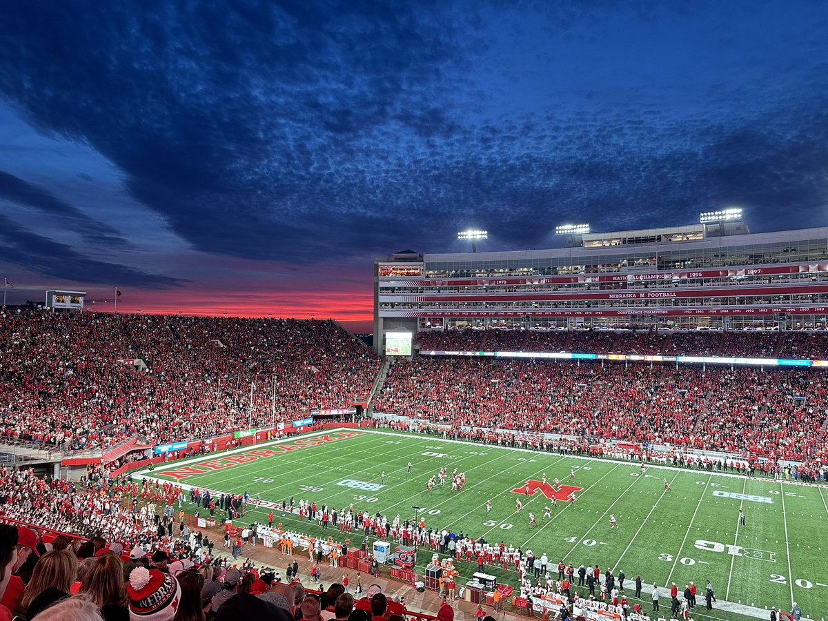 BoboGiles's tweet photo. Beautiful Night at Memorial Stadium watching the @Huskers getting that W! #LetsGoBowling https://t.co/XLsIjuYFC8