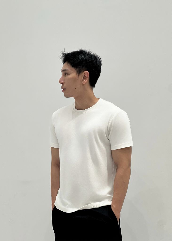 曼谷￼，马上飞成都

东南亚混血帅哥
壮硕身材
19大🐔

Position : Vers/Top
Age : 28
Height : 178
Weight : 78
Size : 19