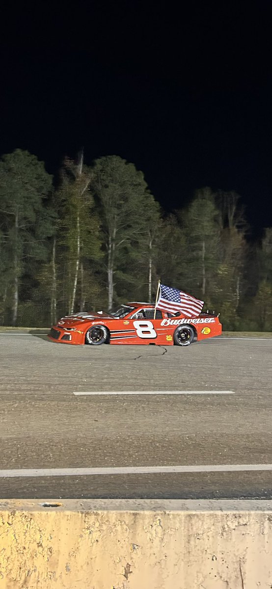 CaseyMiller_05's tweet photo. Doesn’t get much more American than this @DaleJr @Budweiser https://t.co/VYq0BTM2Gi