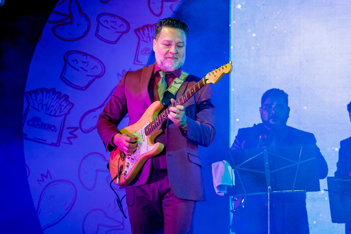 Todos estamos en  #LucesCampero compartiendo la magia en familia, con amigos y con Marito Rivera y Su Grupo Bravo 🎆🤩

¿Quienes están disfrutando con nosotros en San Miguel?