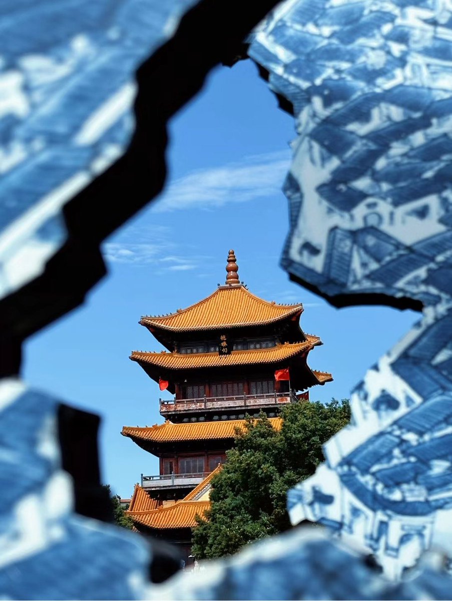 lioshnshn181811's tweet image. 上联:青天白日映楼台
下联怎么写？
#文笔挑战 #诗歌 #大美中国 #poetry