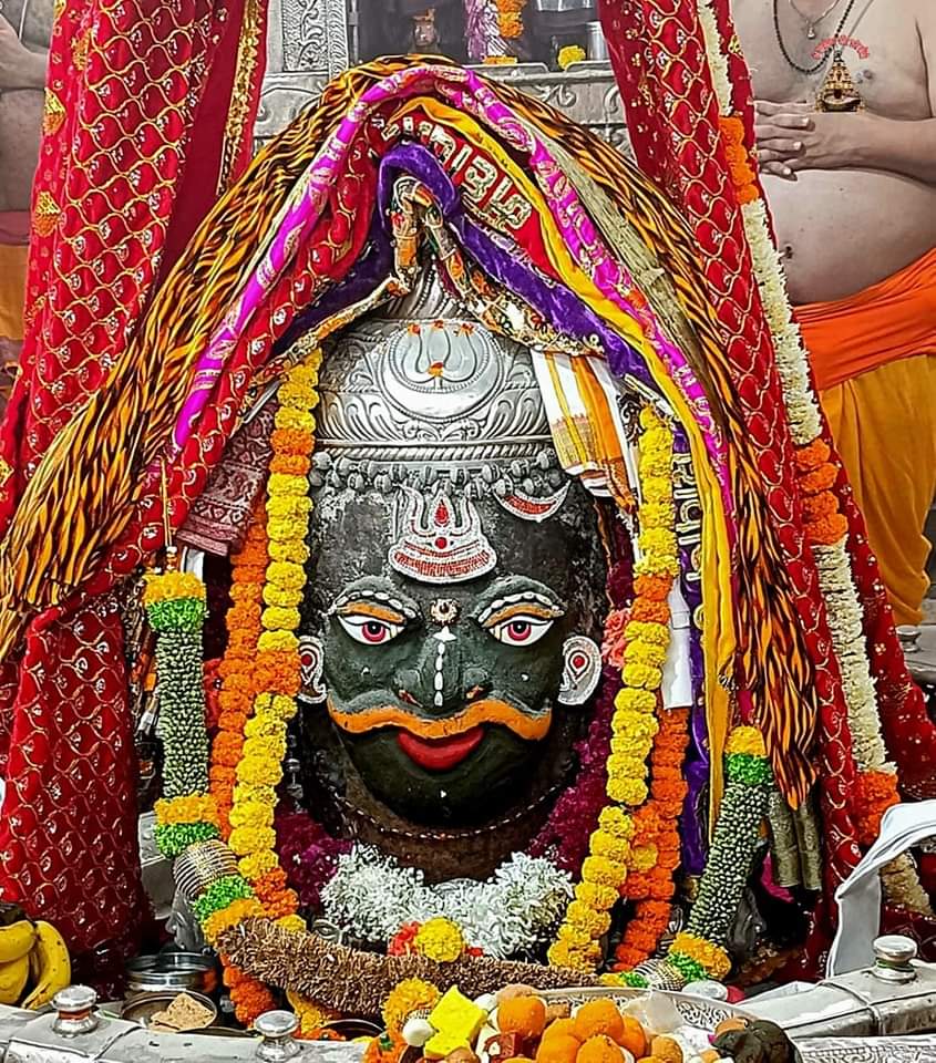 Dhiru0405's tweet photo. 🙏🌹 *जय श्री महाकाल*🌹🙏
*श्री महाकालेश्वर ज्योतिर्लिंग का भस्म आरती शृंगार दर्शन*
*24-11-2024 कण-कण में महादेव*💕
 #mahakaldailydarshan https://t.co/8LVEgW6sH7