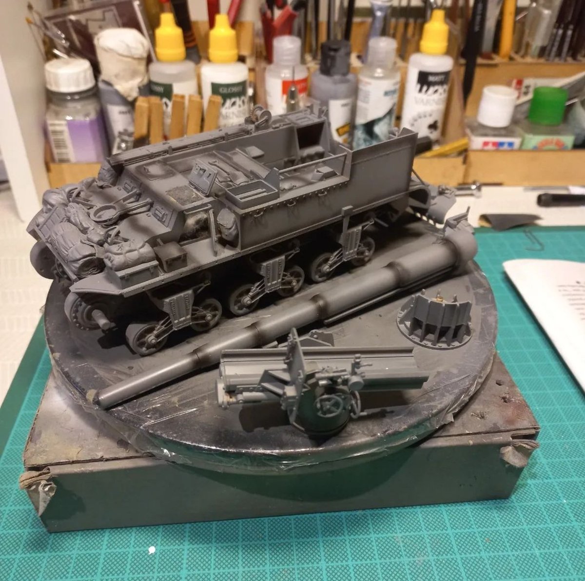 plain_troy's tweet image. MIZ GMC Cañón autopropulsado 155mm, de Airfix (ex Academy) avances en pintura base. #maquetasmilitares #tanquedeguerra
#tankmodelsww2 #tankww2 #shermantanks