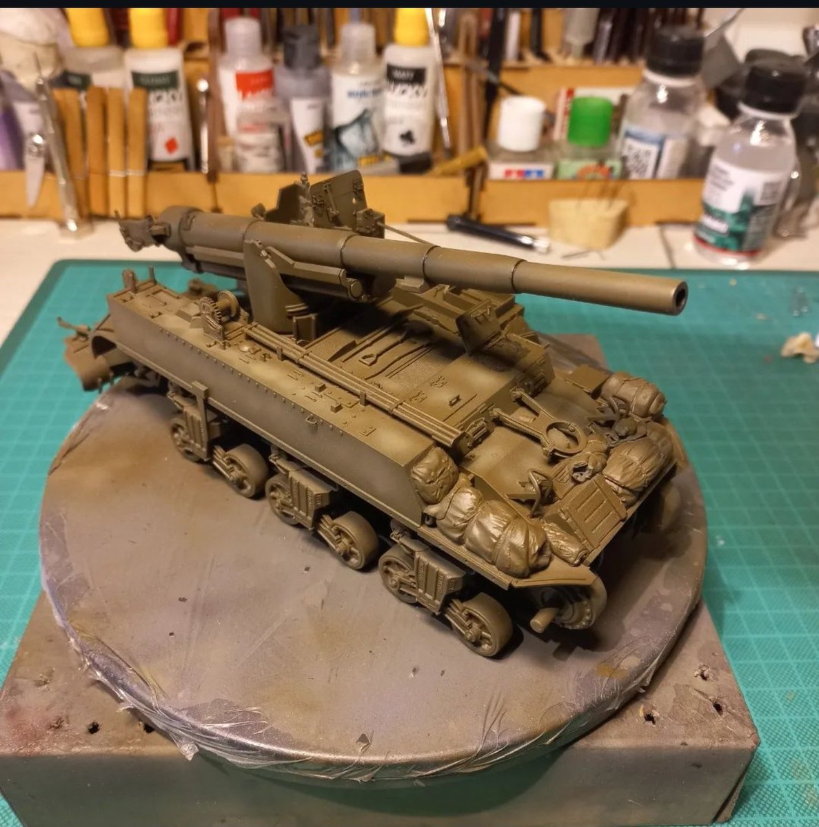 plain_troy's tweet image. MIZ GMC Cañón autopropulsado 155mm, de Airfix (ex Academy) avances en pintura base. #maquetasmilitares #tanquedeguerra
#tankmodelsww2 #tankww2 #shermantanks
