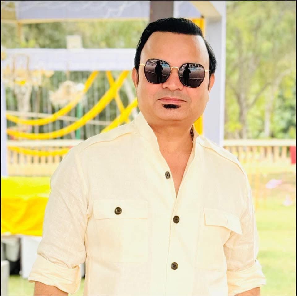 ayvirendra's tweet photo. आदरणीय बड़े भैया Aashish Yadav जी आपको  जन्मदिन की बधाई एवं हार्दिक शुभकामनाएँ ॥

🎂🎂🎉🎉❤️🙏🏻
@aashishsy https://t.co/d7S18ojM3Z