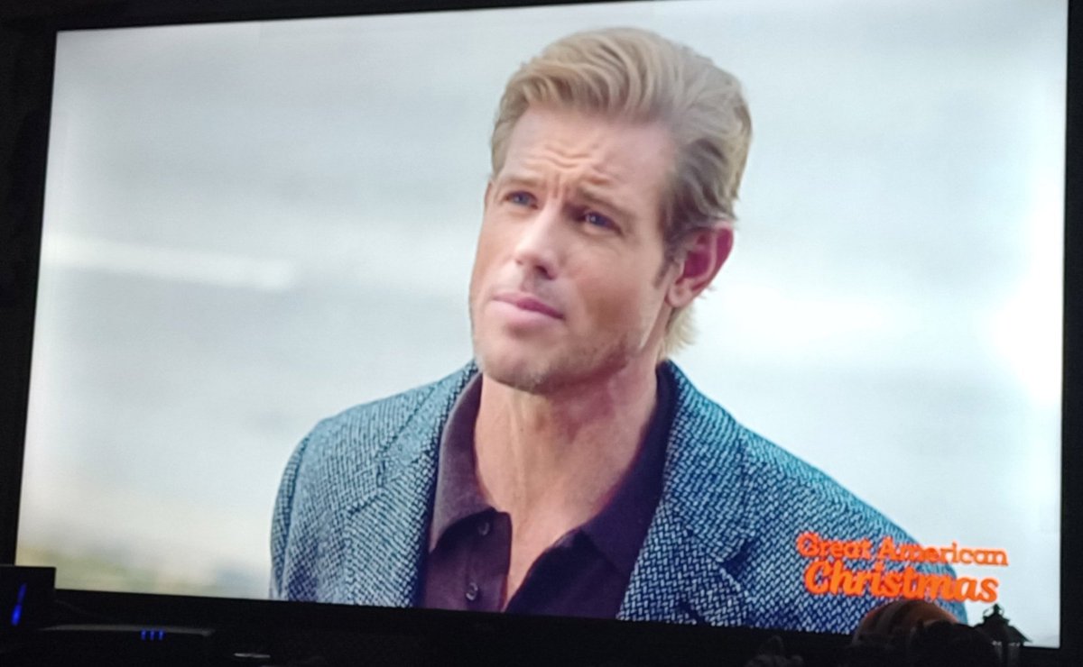 lynndamack's tweet image. A crushing blow to Jo! She loses her book contract with Orchard Co.
&amp;amp; she feels she lost a new relationship that she was excited about &amp;amp; truly trusted! 💔
But Fritz truly cares! ❤️ 
#ALittleWomensChristmas #ALWC
#DonoFANS