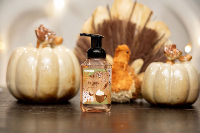 ☕️Enjoy the scent of a morning ‘pick-me-up’ every time you wash your hands with our Pistachio Latte Foaming soap! 🌅 

We hope your holiday is off to a healthy &amp; happy start! Don’t forget to hit up @walmart for all your favorite holiday fixings! Walmart.com