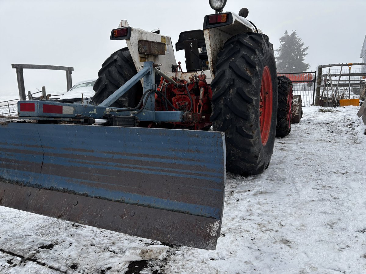 Whistling_Wind's tweet photo. Finally broke down and did it, chains are on (thanks to CBS Truck Parts in Kamloops for carrying spider bungees that fit and being open on Saturday,) and the plow is to work. #AgTwitter #Farmlife #BCfarmers #farmers #SheepFarm #CDNsheep #WestCdnAg #casetractor https://t.co/K3h7YBufgU