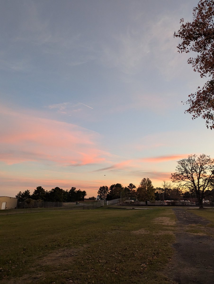 GeoffreyKP's tweet photo. @NWSLittleRock beautiful night to watch a balloon launch with a very impressed 5 year old. Thanks for the show! https://t.co/1vHcdSOiia