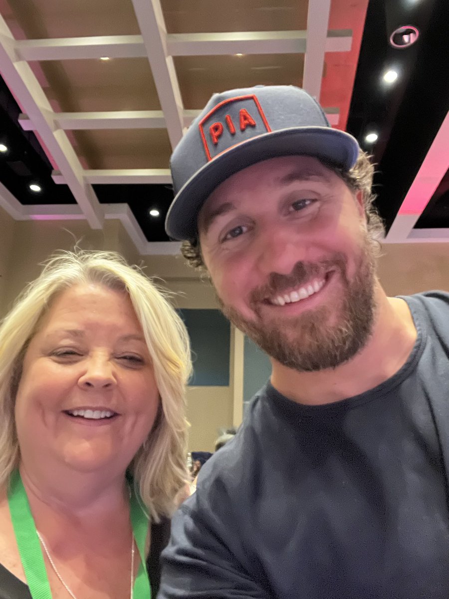 auntie_edm's tweet photo. Has anyone met director Brandon Clark? He’s incredibly talented and fun and happy to discuss filmmaking with novices at conventions and podcasts! @brbird @OverholtLori @brandonredcup #ALittleWomensChristmas #ALWC https://t.co/q3gmZfeU2i