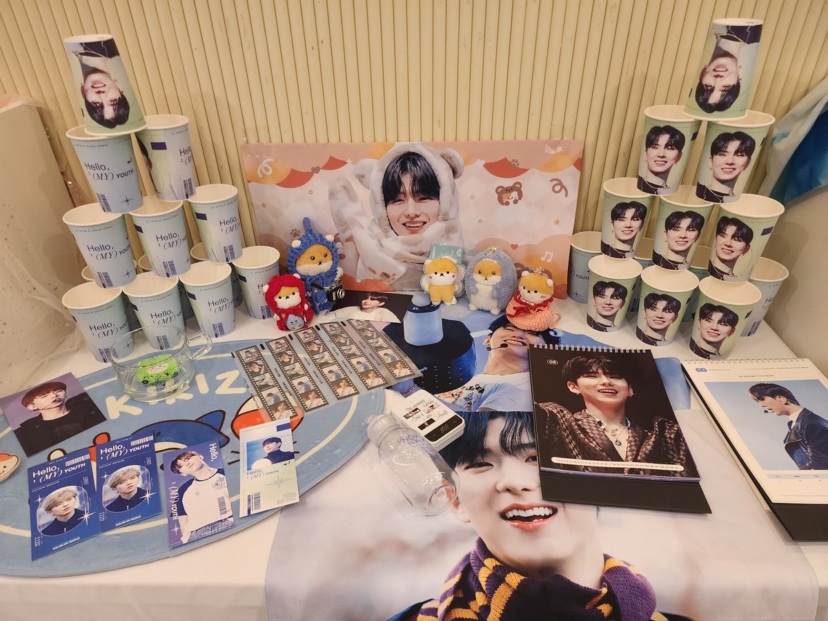 rina0426__'s tweet photo. 로우필름 카페앤갤러리
작년에 이어 올해도 다녀옴♡
기현이로 가득한 그곳
사진 예쁜건 말뭐

@nut_nuna_bebe
#Hello_my_youth_1122
#가을과겨울사이의다정함_기현데이 https://t.co/SYhZ70eZ4H