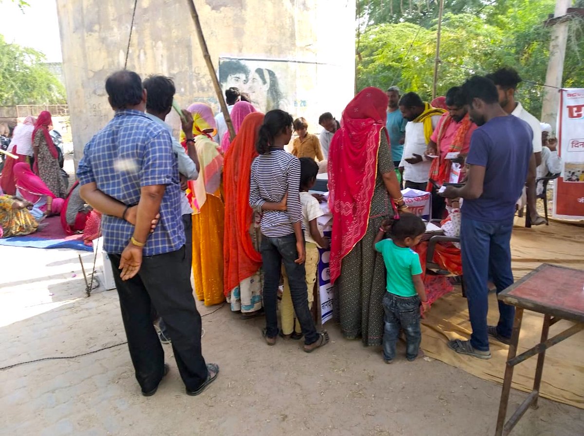 sndeep's tweet photo. Ongoing. As part of our ground campaign efforts to organise and facilitate entitlements for workers in Agriculture, MGNREGA and Construction work. Here in #Salodi Gram Panchayat #Jodhpur #Rajasthan, yesterday https://t.co/6IGvbeSNq9