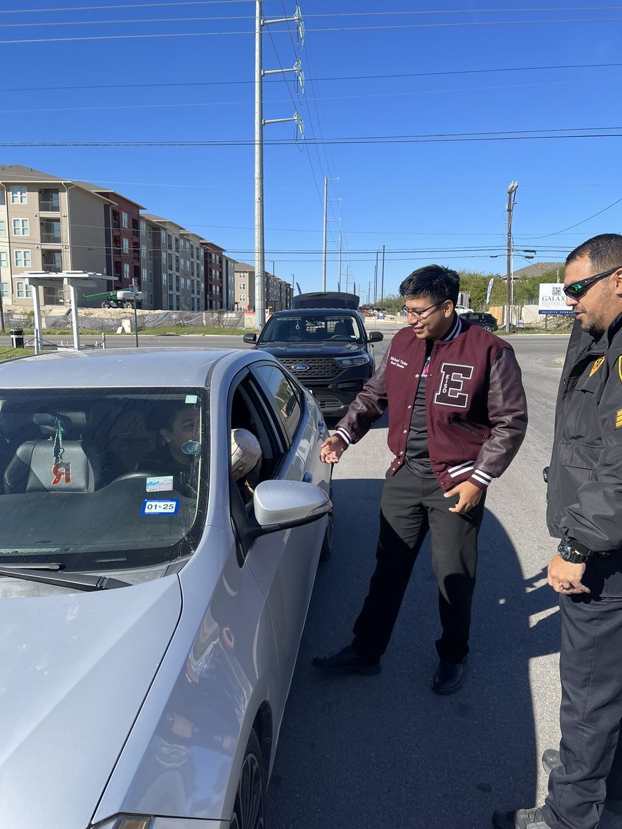Edgewood ISD PD (@eisdpdofsa) on Twitter photo Turkey Stops 2024: Officers conducted traffic stops earlier today and rather than issuing a citation, the officer gifted a turkey. We’d like to thank our board for joining in on our efforts. <a href="/EISDofSA/">Edgewood ISD</a> <a href="/DrH_OnTheEdge/">Doctor.H 🇲🇽🇺🇸</a> Turkey Stops 2024: Officers conducted traffic stops earlier today and rather than issuing a citation, the officer gifted a turkey. We’d like to thank our board for joining in on our efforts. <a href="/EISDofSA/">Edgewood ISD</a> <a href="/DrH_OnTheEdge/">Doctor.H 🇲🇽🇺🇸</a>