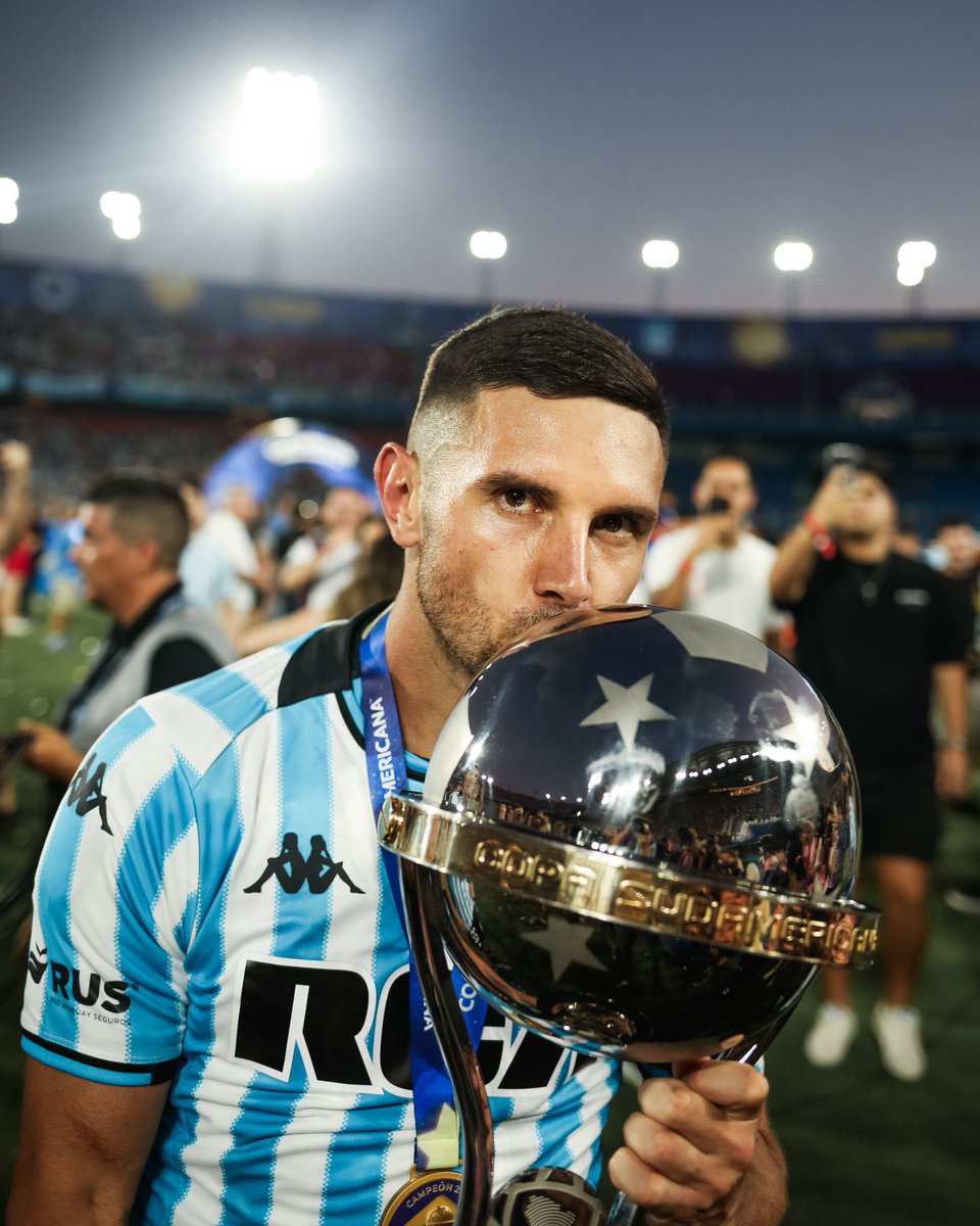 MRojacing's tweet photo. Que bien hizo Independiente en traer un nueve de jerarquía como Avalos y no al muñeco de Martinez. Era una decisión MUY simple. Como en su momento fue Gimenez por encima de Bianchi. Hoy el Rojo tiene un nueve de seleccion, jerarquía. https://t.co/EwUT8uhmly
