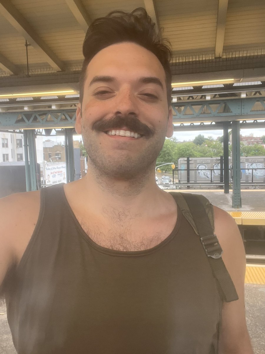 cassidyconroy's tweet photo. Me Waiting for my train. https://t.co/ET49D2tHd7