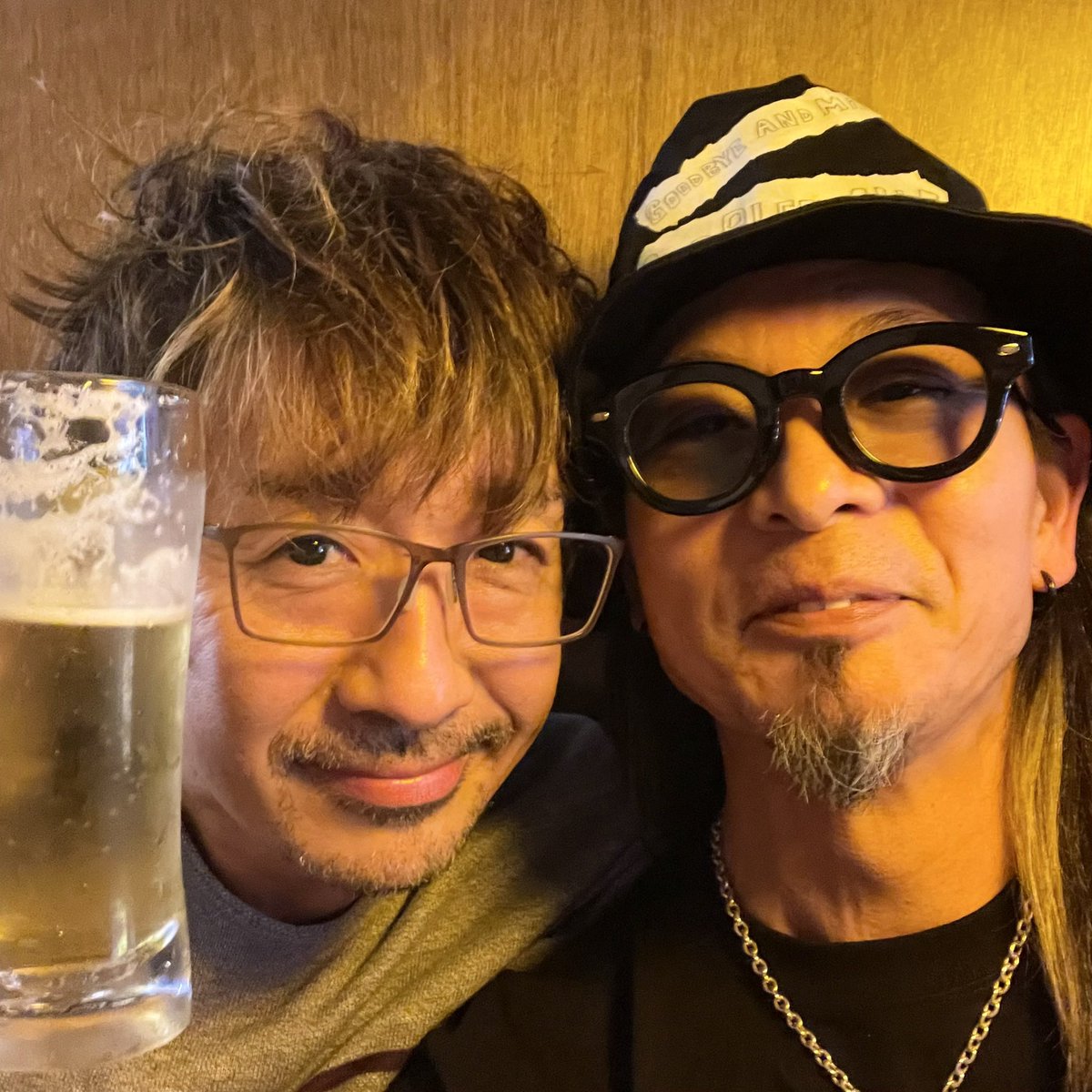 dyoniwo's tweet photo. ✖︎✖︎✖︎
昨日は20数年来大好きな
キタイシンイチロウ氏と
お食事させて頂くという
夢のような時間が
降って湧いたのです
19年前の直筆トーフキャップは
グレードアップして頂けました
有難き幸せであります
✖︎✖︎✖︎
#DEVILROBOTS
#トーフ親子
#エロタン
#evirob https://t.co/pwKNVd9mNN