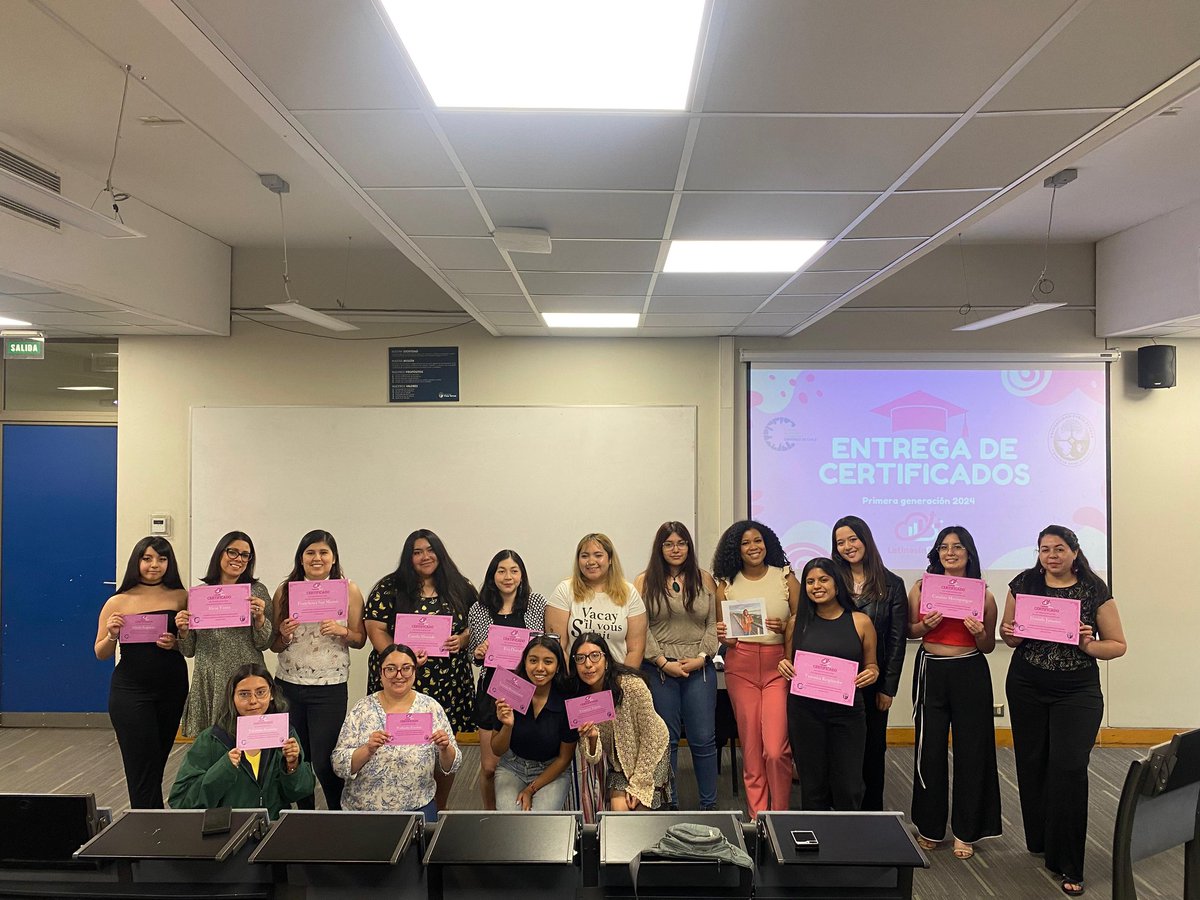 Hoy celebramos la finalización del primer bootcamp de una de nuestras iniciativas, Latinas in Cloud. Felicitamos a las shapers que impulsaron este proyecto y a las participantes por su compromiso! 🎉👩‍💻