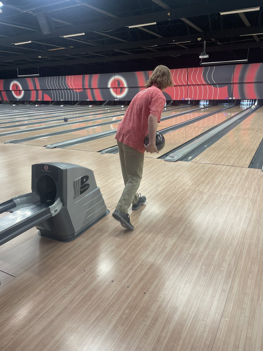 ladydog5475's tweet photo. @BrightonHighTN Today's tournament the boys bowl six games and the top six cumulative scores advance to the State Tournament in January. Corbin Dewitt made an incredible comeback when he bowled a 242 in his last game to place 7th. Great job!!! https://t.co/awCEDgmksI
