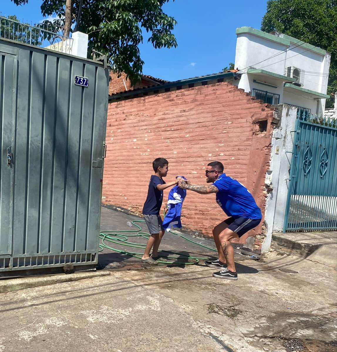 En Paraguay el fútbol mostró su verdadera esencia: unir culturas y pueblos. Que este momento inspire a todos a ver el deporte como un puente de amistad, celebrando la pasión que nos conecta más allá de las rivalidades. <a href="/elClubOlimpia/">Club Olimpia</a> és <a href="/Cruzeiro/">Cruzeiro 🦊</a>