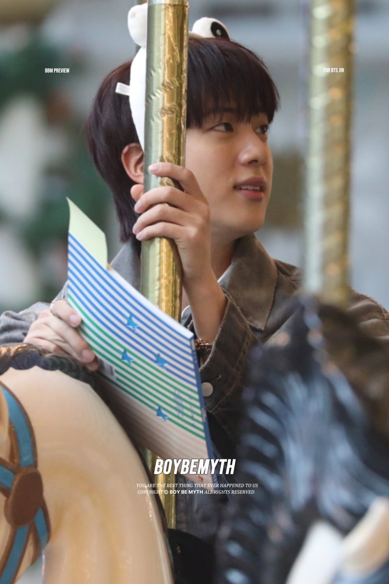 우리 결혼했어요(?) 냐구.. 회전목마에서 청혼하고 저 펜으로 혼인신고서 작성하고(혼인신고부터 해야함) 우리 결혼 답례품으로 햄찌 드립니다....