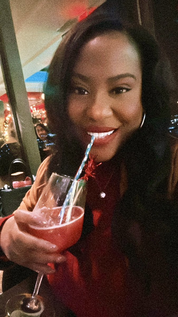 Spent some grown &amp; sexy time at the Up on the Rooftop popup at 360westport. ‘Tis the holiday szn! 🎅🏾 #stl #stlouis