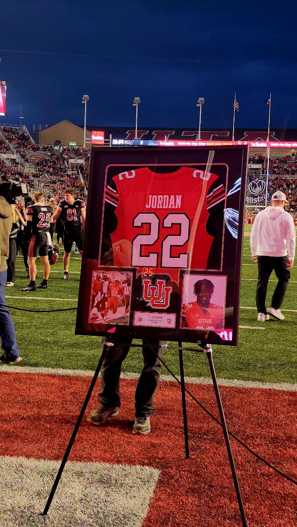 thetyrusaurus's tweet image. 22 Forever &amp;amp; Always! ♥️🤍🖤

#LL22 #TJAL #22Forever #LLAL #LLTJ