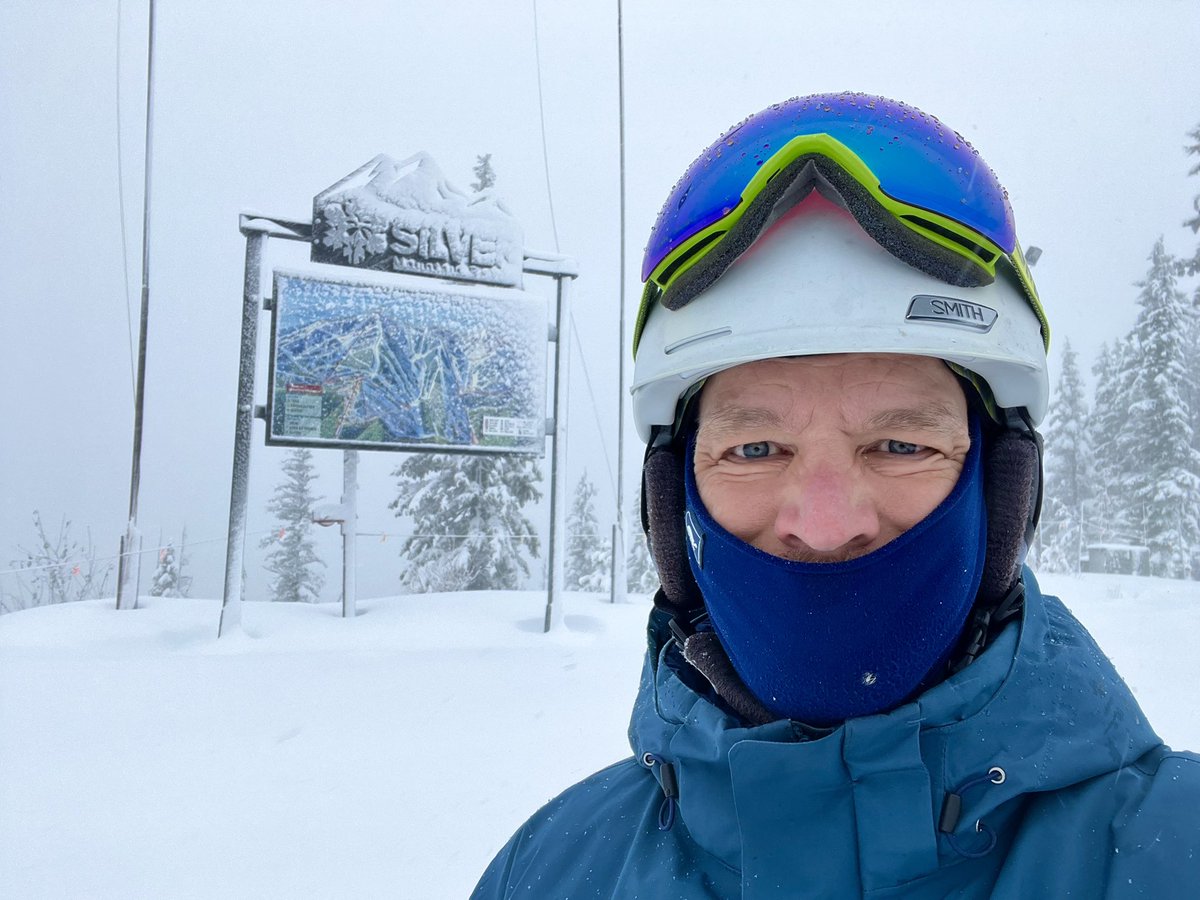 kulwap's tweet photo. First day (for me) of the 2024-25 ski season. It was an amazing powder day at Silver Mountain, and I am going to be really sore tomorrow. @SilverMtnResort #onlyatsilver https://t.co/xIqfHYxFM3